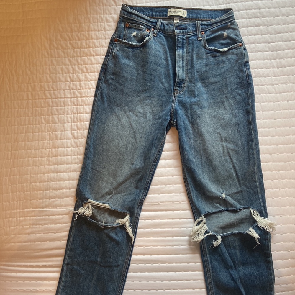 Abercrombie and Fitch Curve Love Ultra High Rise Ankle Straight Jeans - Picture 3 of 3
